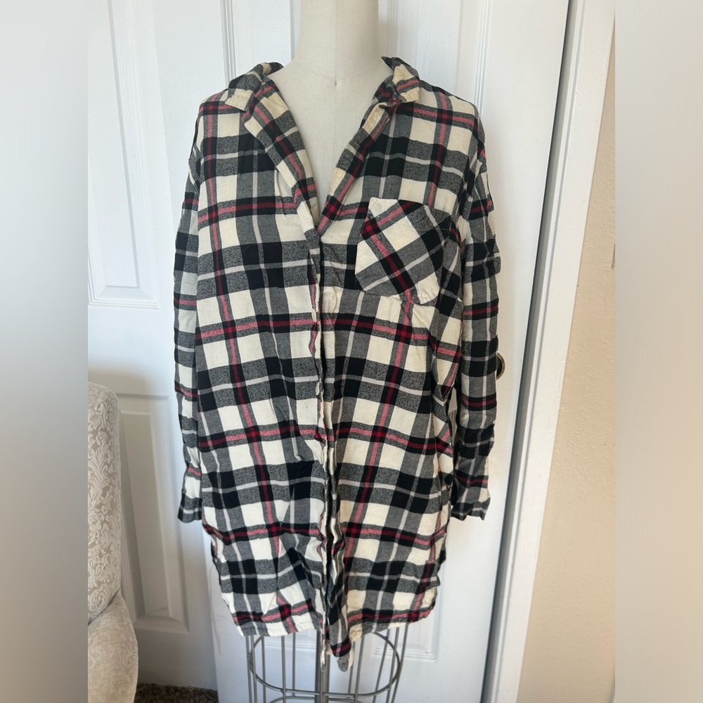 Eddie Bauer black/white/red flannel sleepshirt size XL.